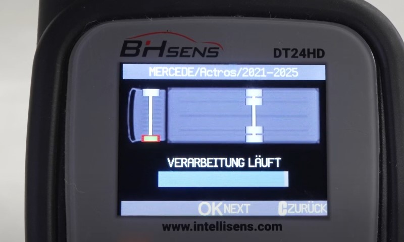 Nahaufnahme eines tragbaren Reifendruckmessgeräts