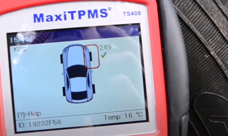 TPMS-Gerät zeigt Reifendruck an
